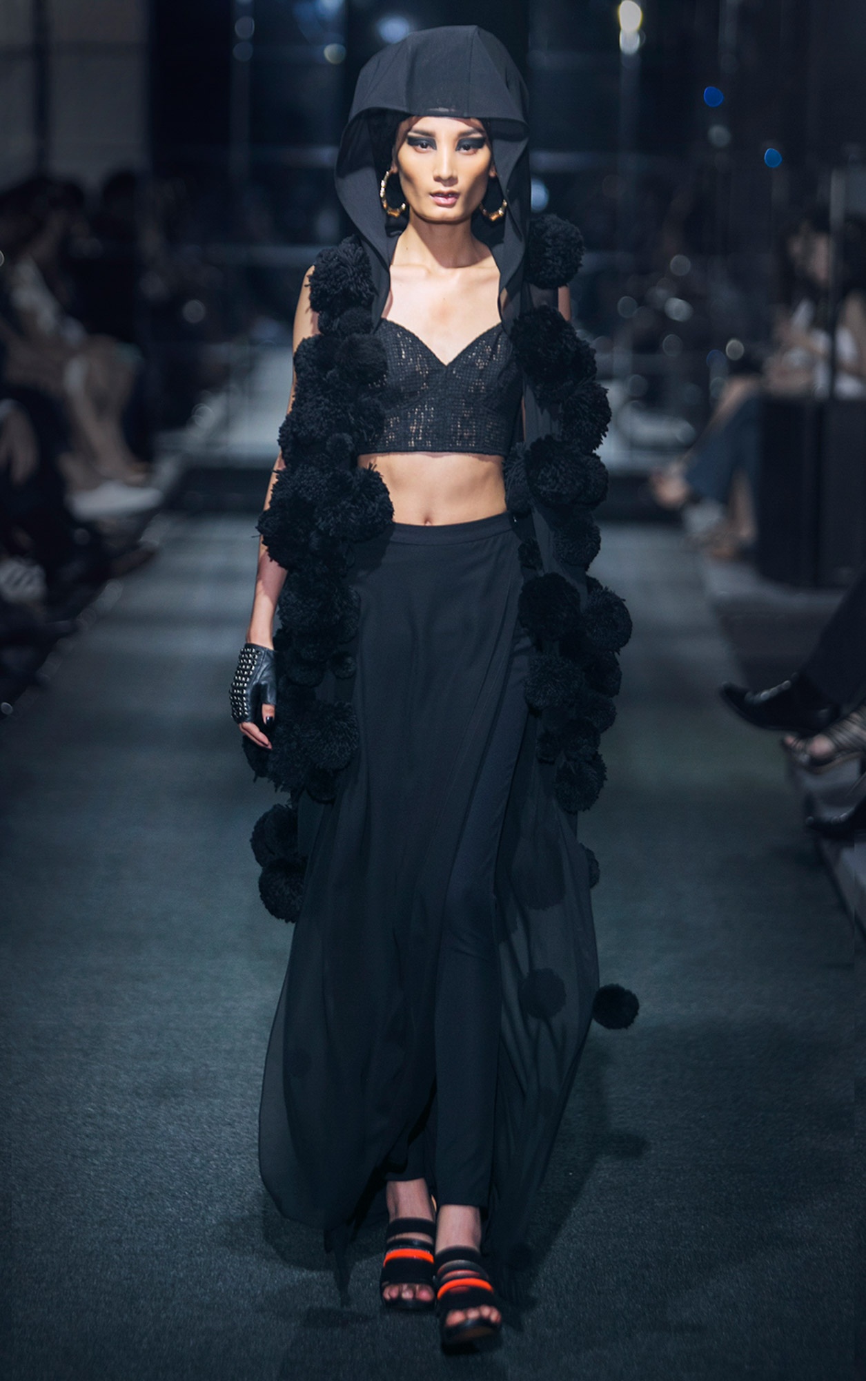 Kha My Van cawalk an tuong anh 3