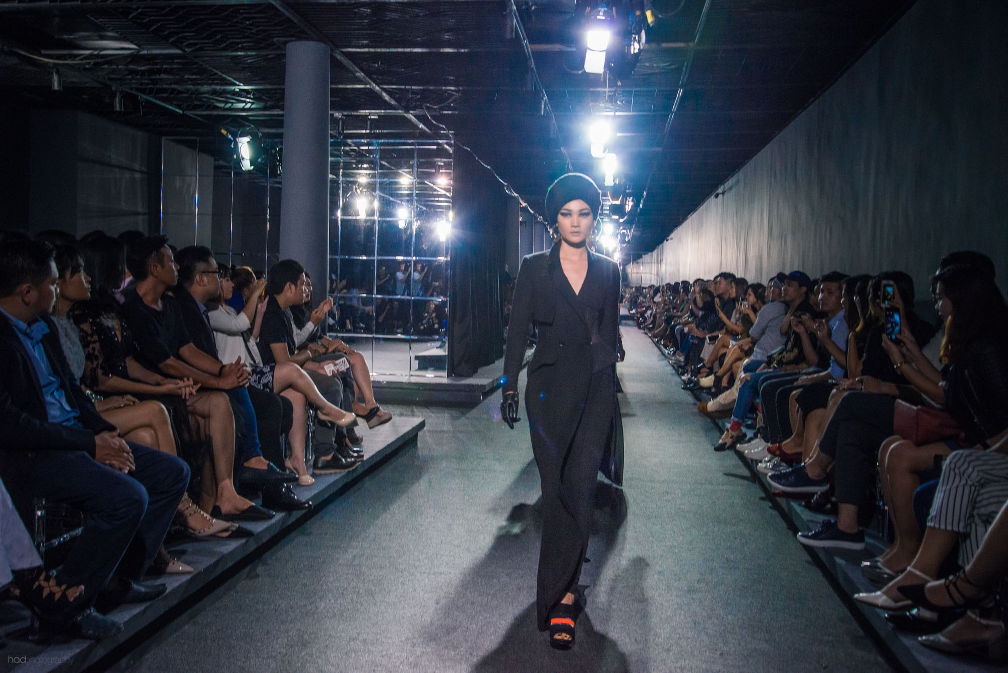 Kha My Van cawalk an tuong anh 10