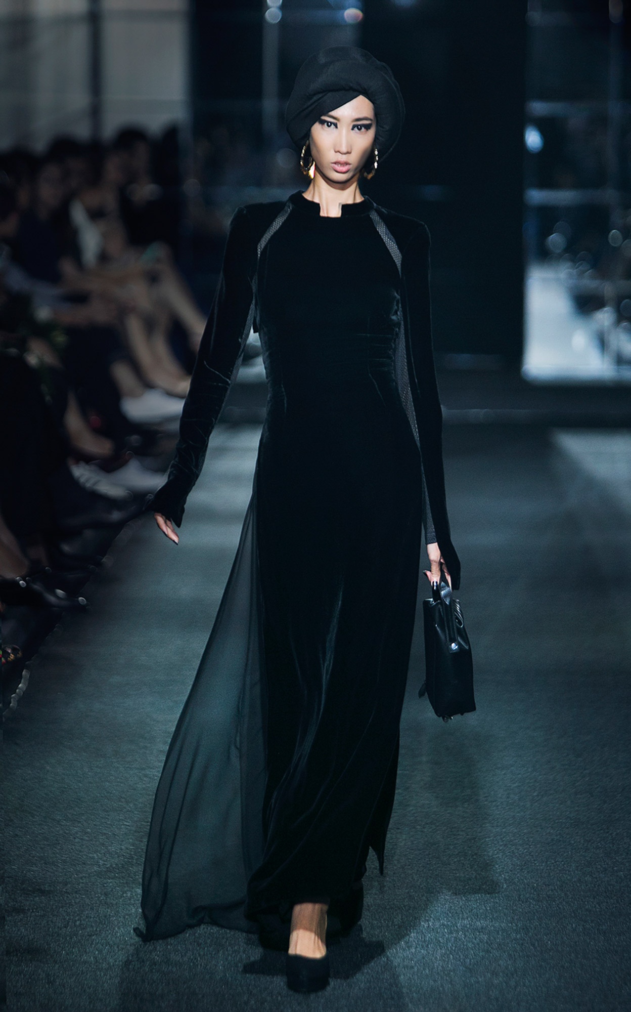 Kha My Van cawalk an tuong anh 6