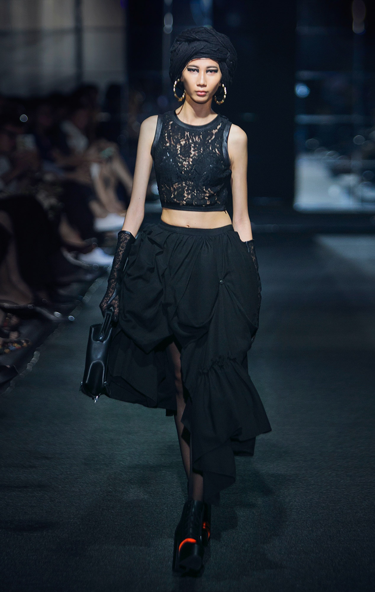 Kha My Van cawalk an tuong anh 7