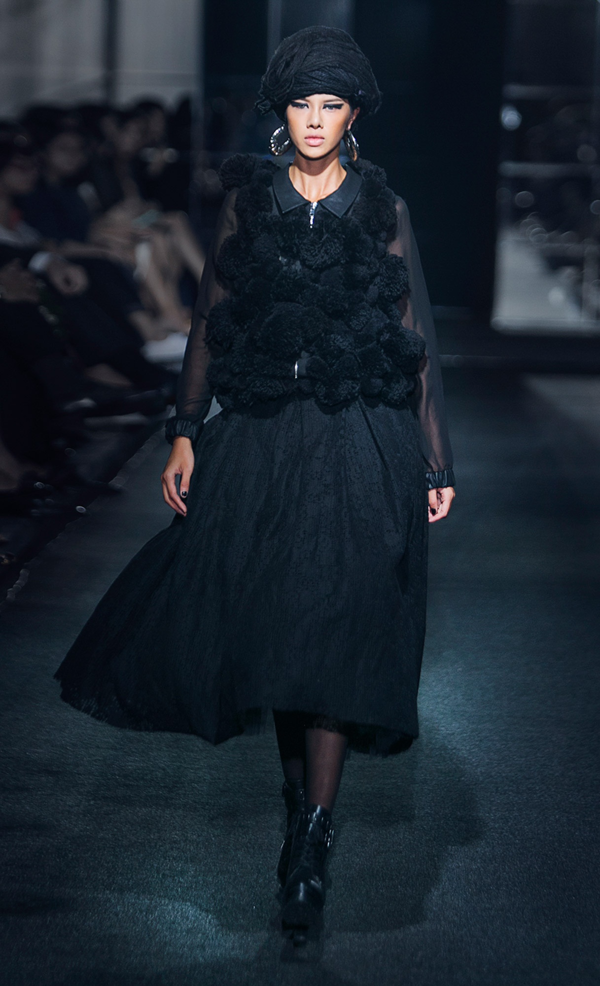 Kha My Van cawalk an tuong anh 9