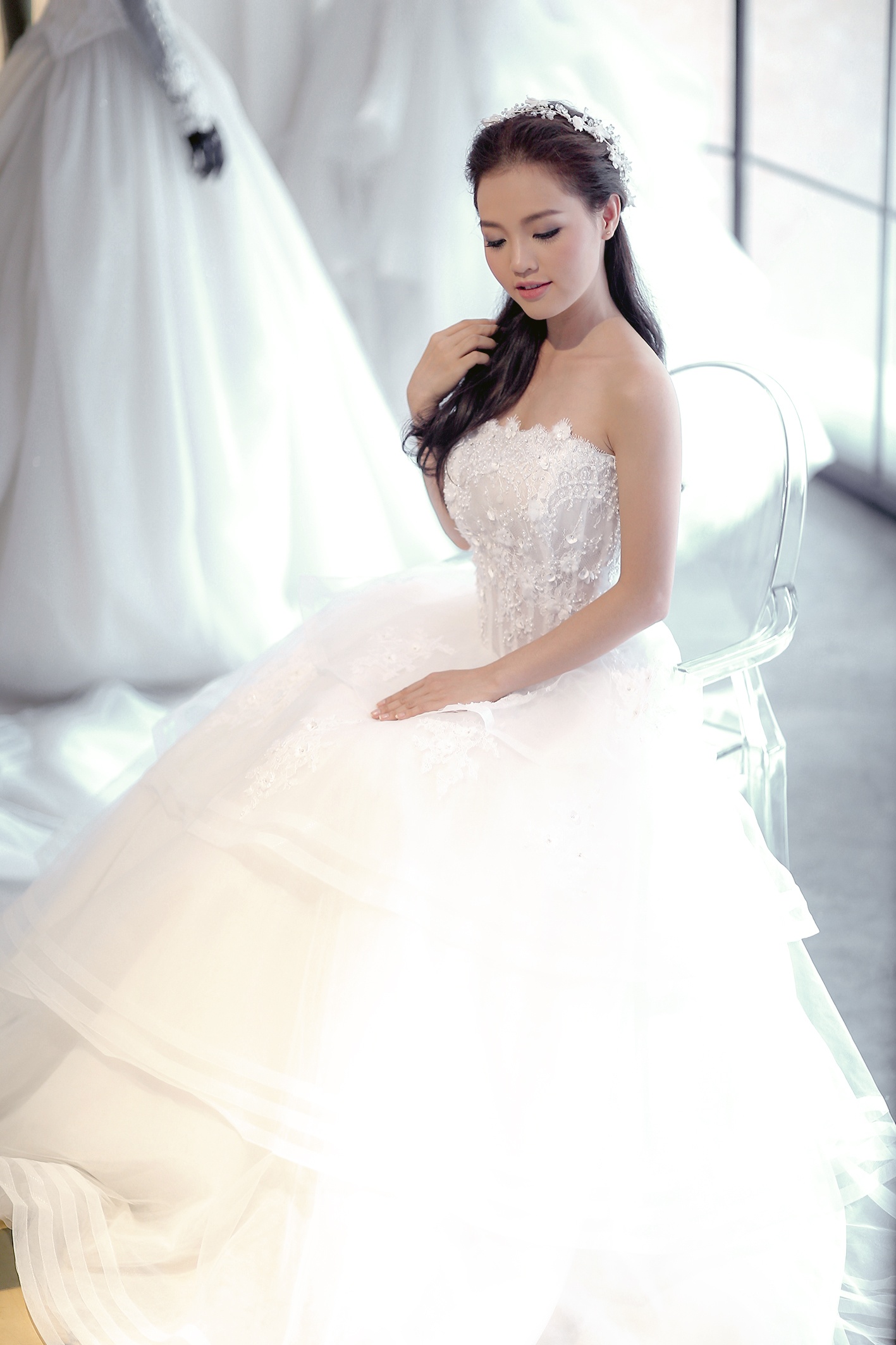 Linh Phi thu trang phuc cuoi anh 7