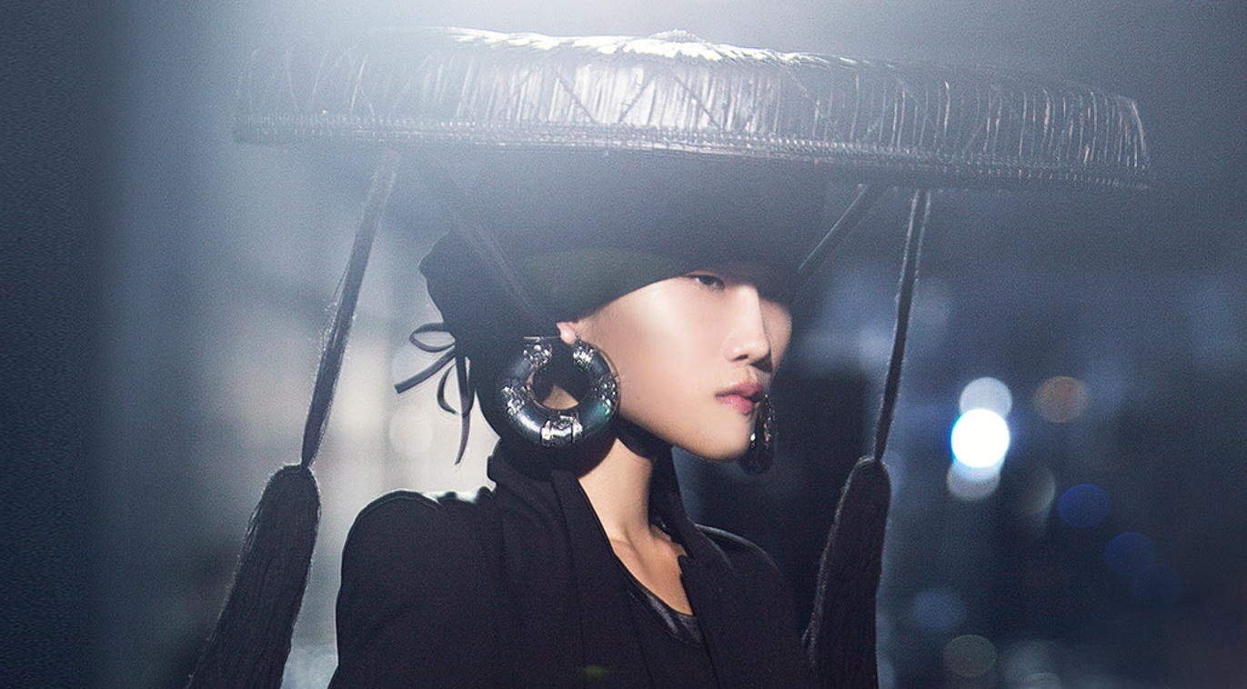 Kha My Van doi non quai thao an tuong catwalk hinh anh