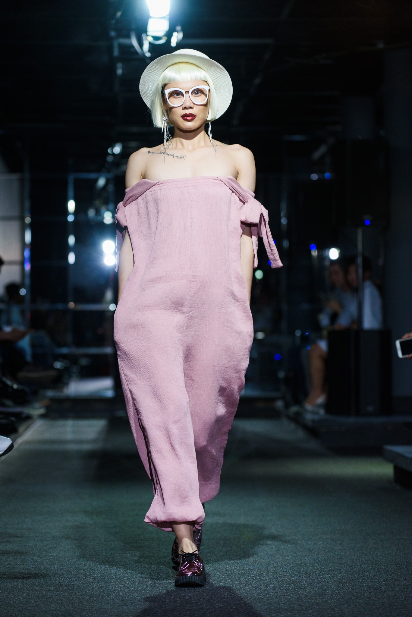 Bo suu tap cua Le Ha anh 1