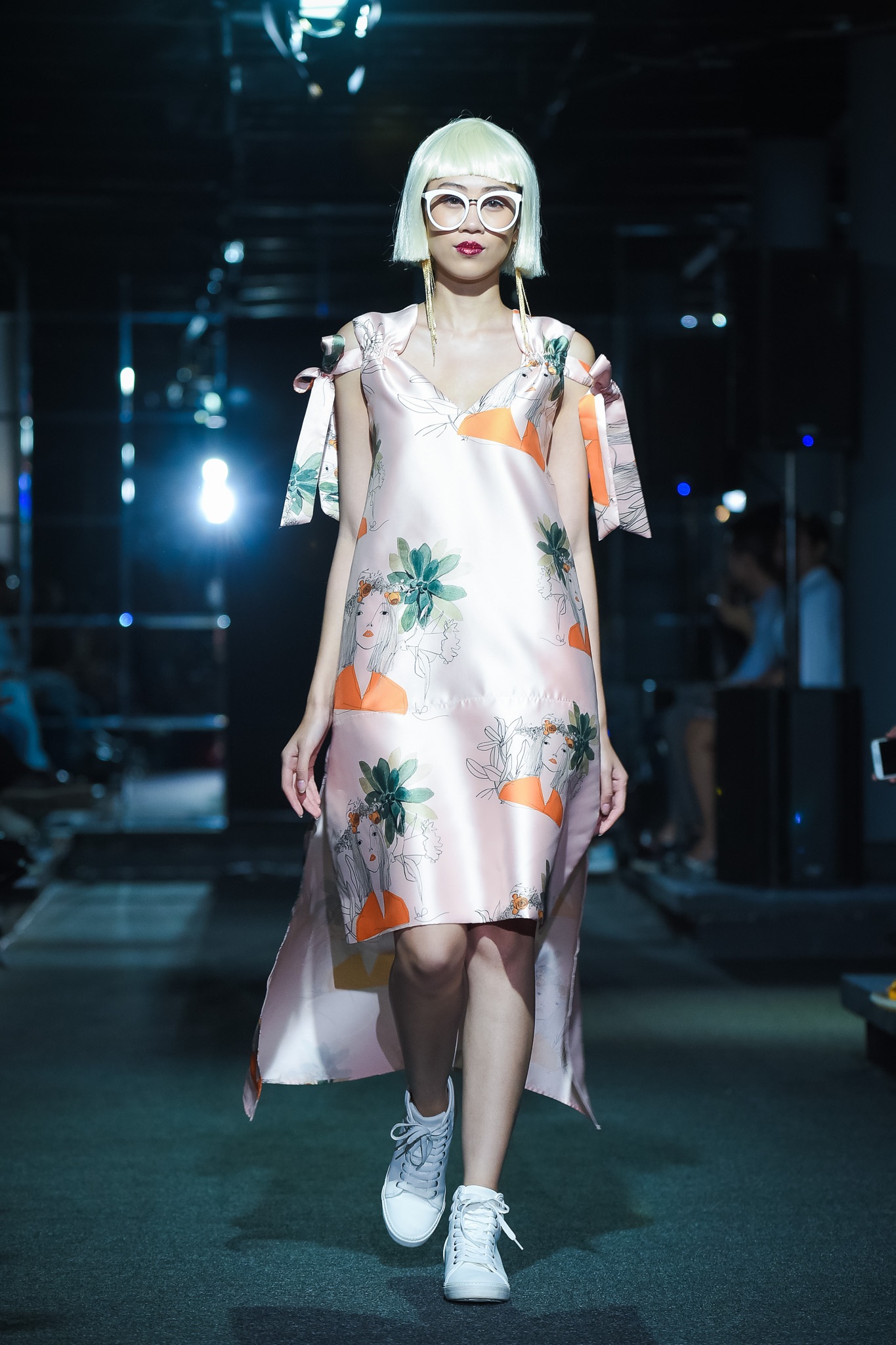 Bo suu tap cua Le Ha anh 4