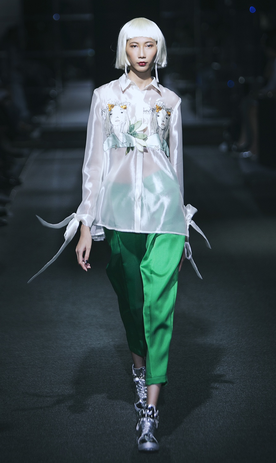 Bo suu tap cua Le Ha anh 6