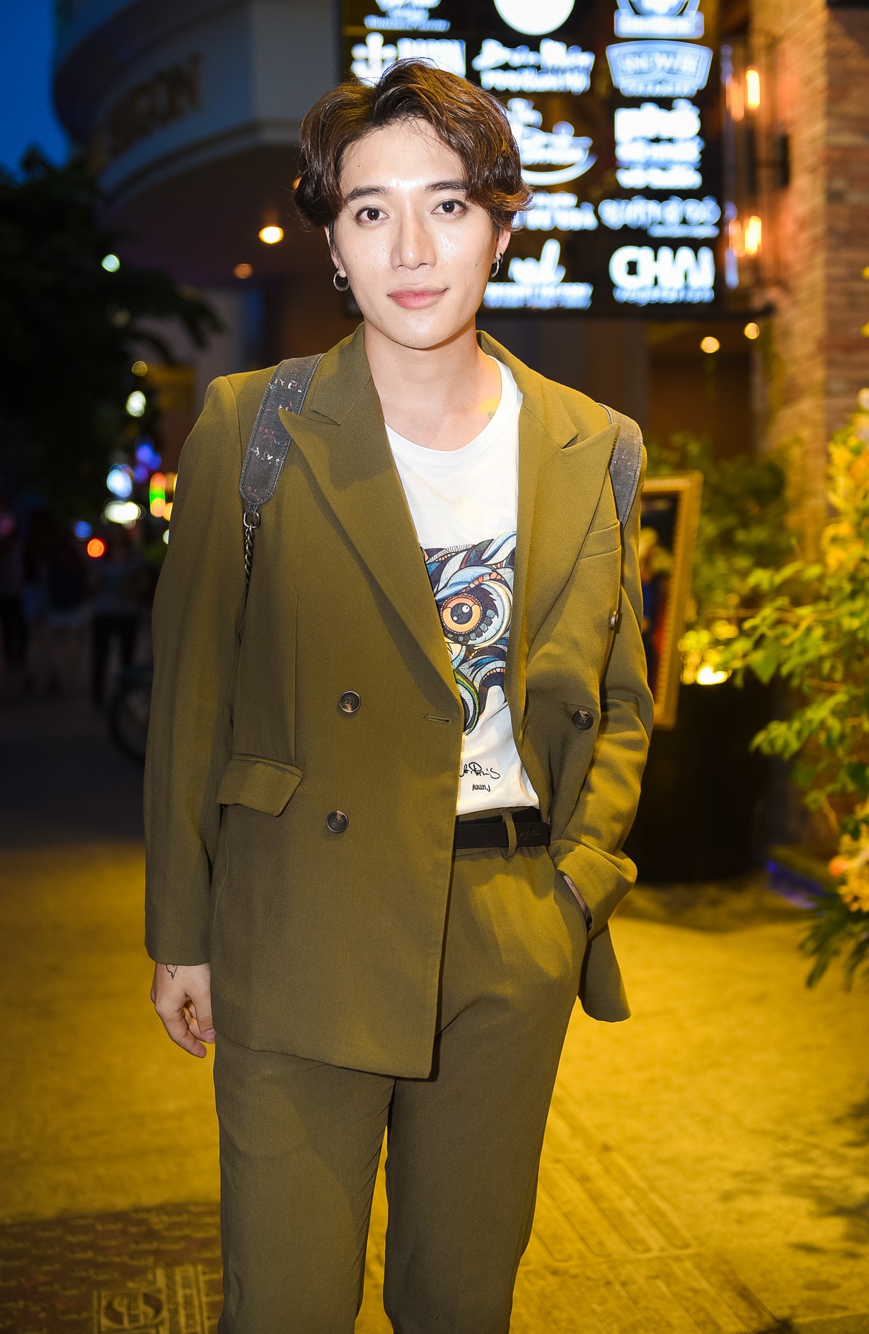 Hong Nhung dien vay cup nguc goi cam anh 13