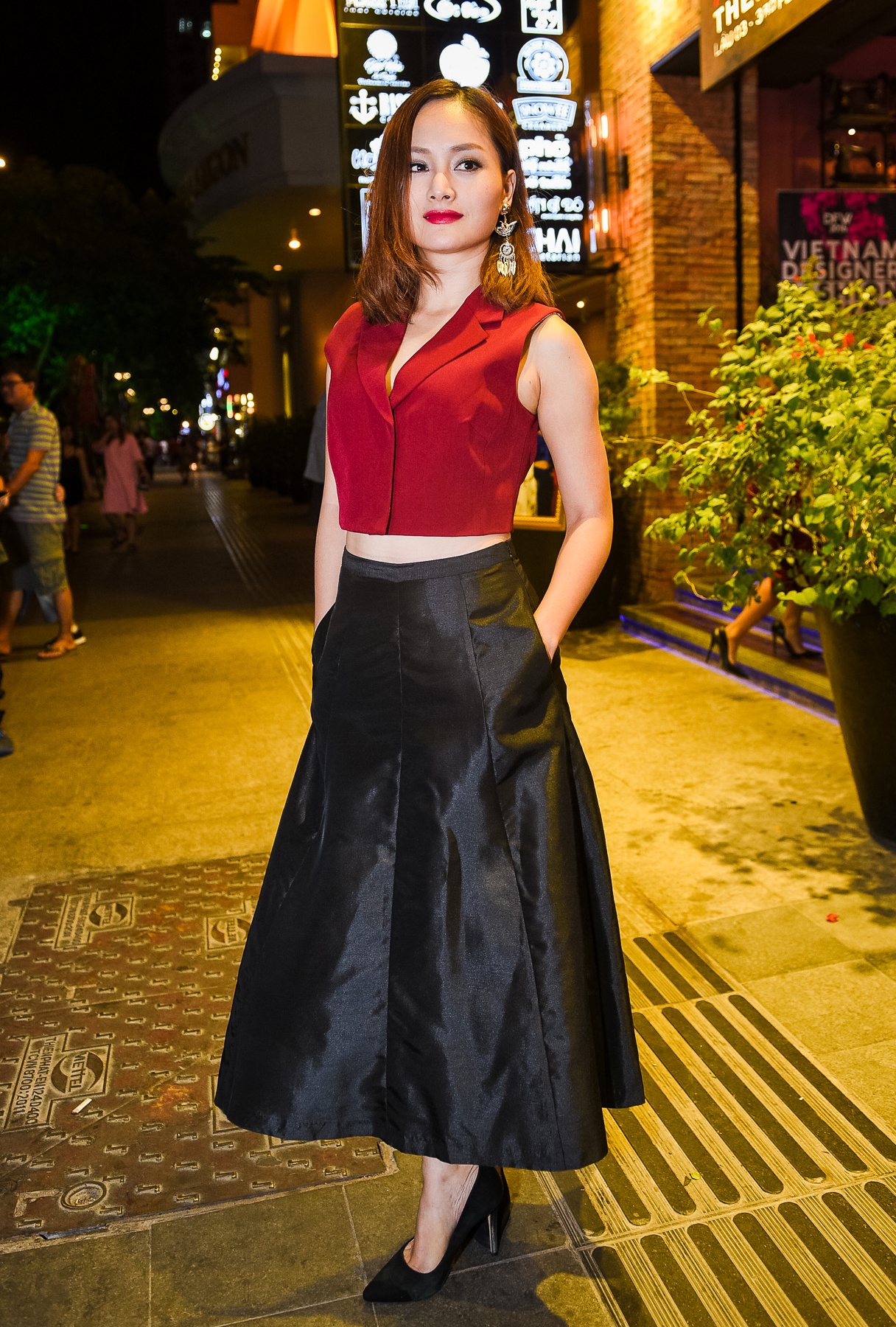 Hong Nhung dien vay cup nguc goi cam anh 6