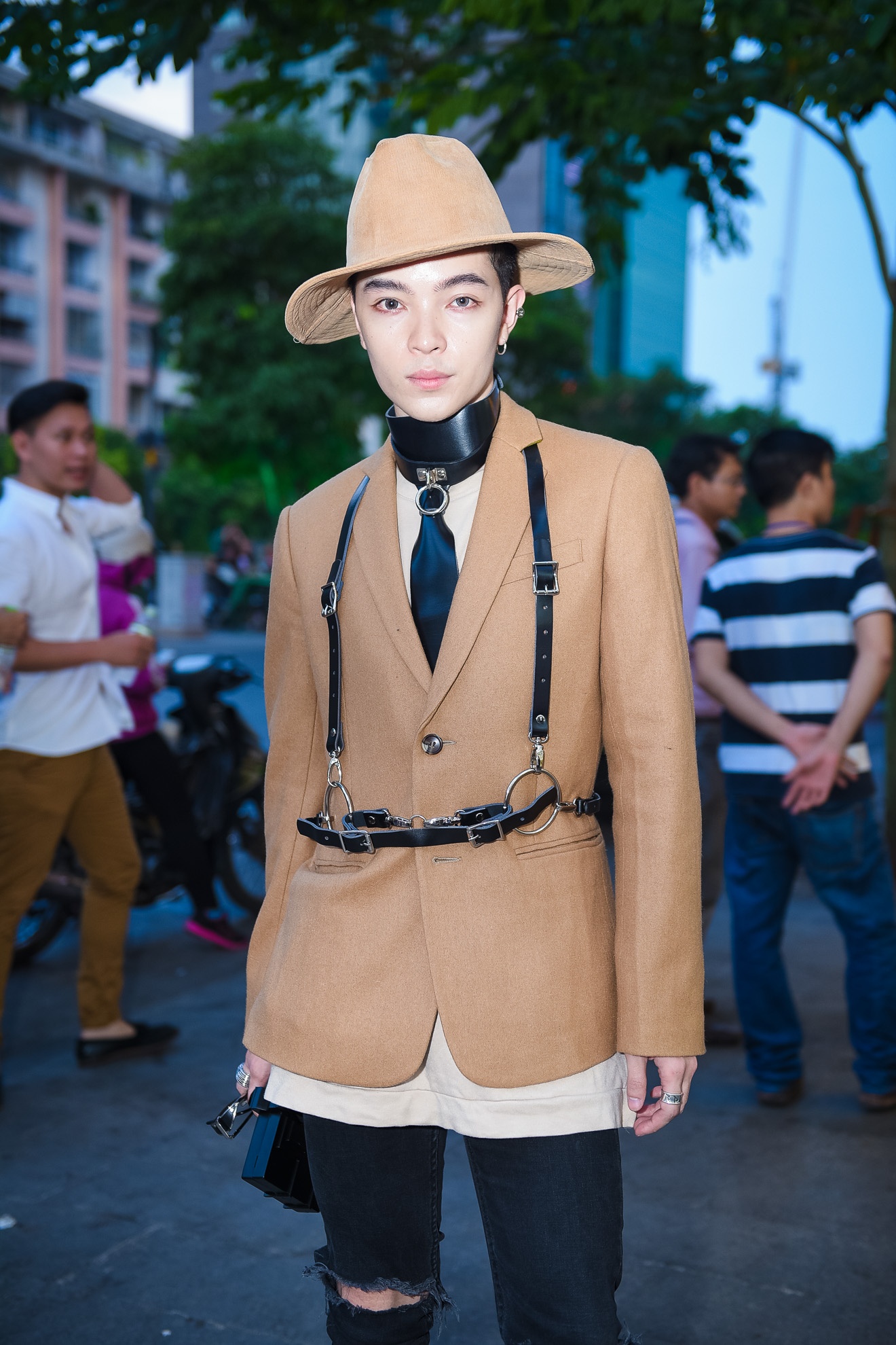 Hong Nhung dien vay cup nguc goi cam anh 12