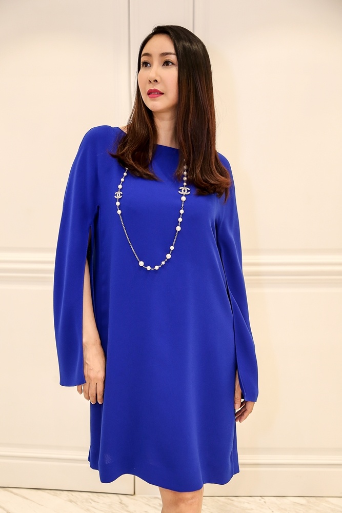 Ha Kieu Anh dua hai con trai di dien anh 1