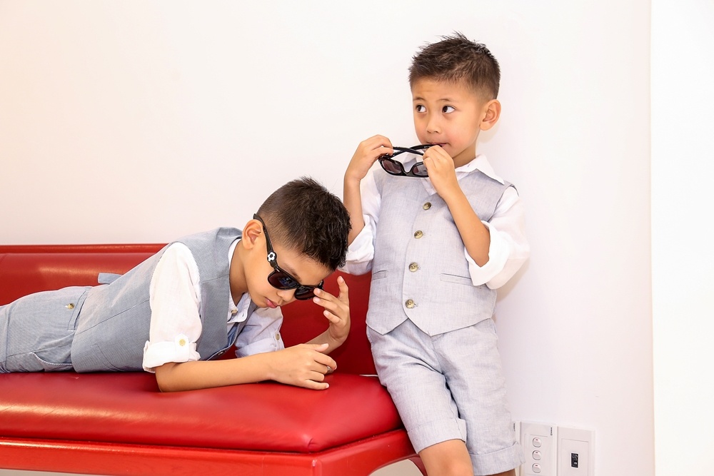 Ha Kieu Anh dua hai con trai di dien anh 6