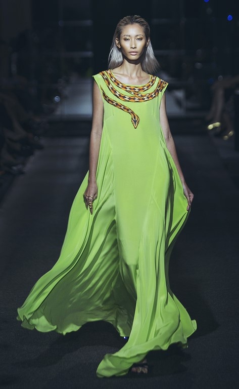 Cap song sinh nha Hong Nhung dien thoi trang anh 13