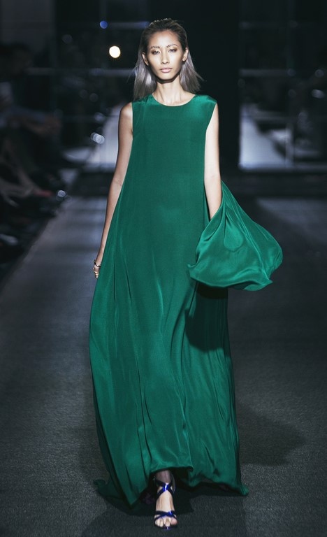 Cap song sinh nha Hong Nhung dien thoi trang anh 4