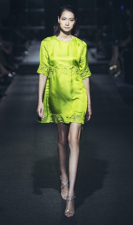 Cap song sinh nha Hong Nhung dien thoi trang anh 5