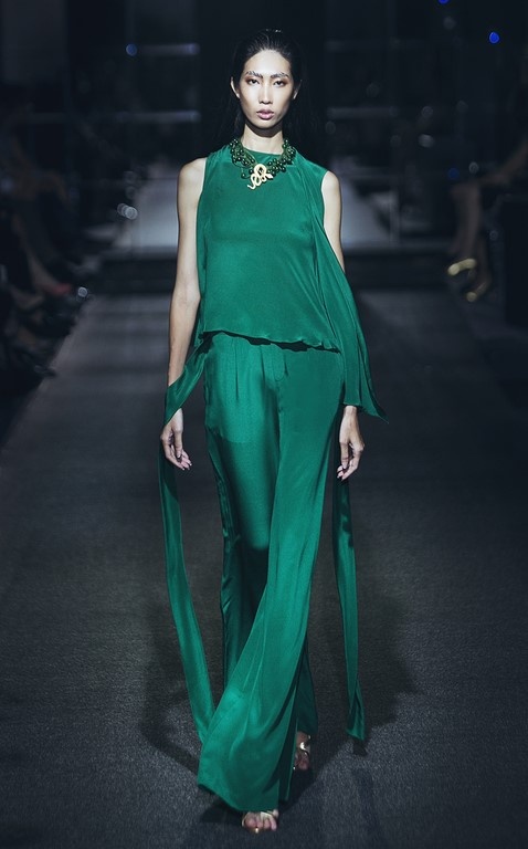 Cap song sinh nha Hong Nhung dien thoi trang anh 6