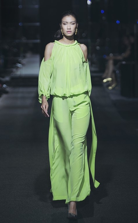 Cap song sinh nha Hong Nhung dien thoi trang anh 7