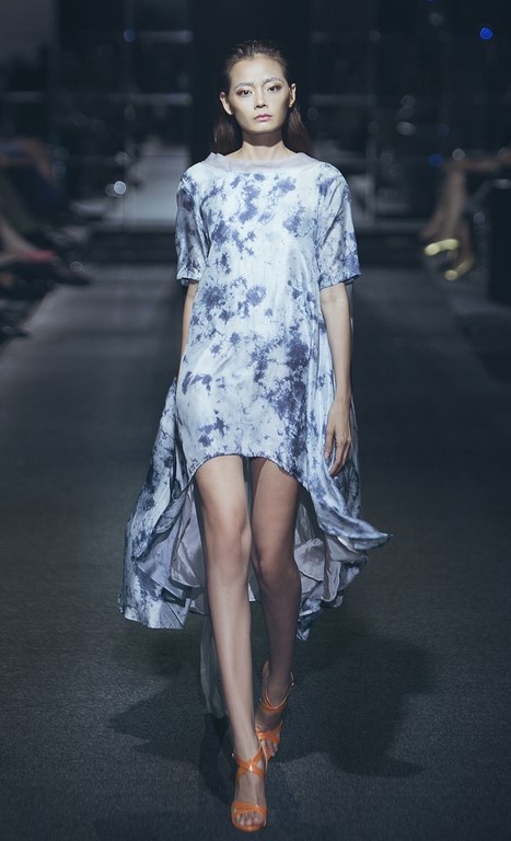 Cap song sinh nha Hong Nhung dien thoi trang anh 8