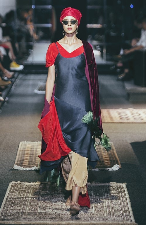 Dan mau an tuong trong show cua Li Lam anh 10