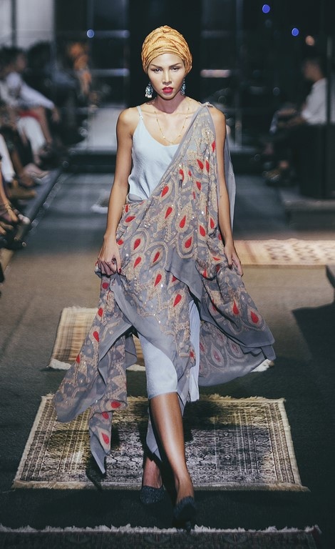 Dan mau an tuong trong show cua Li Lam anh 11