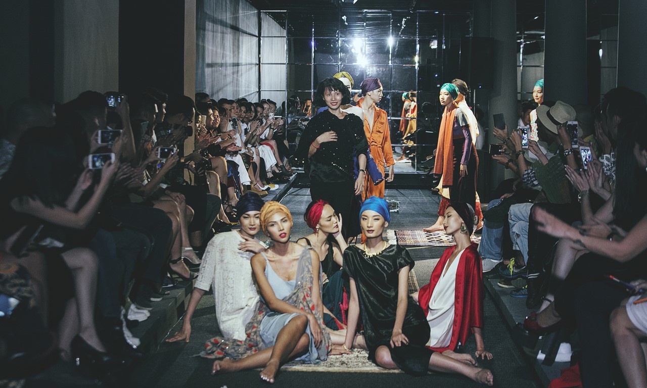 Dan mau an tuong trong show cua Li Lam anh 2