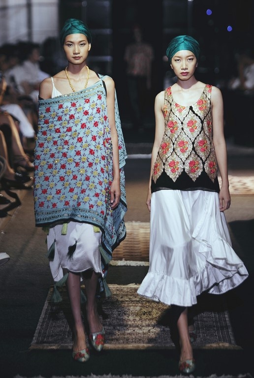 Dan mau an tuong trong show cua Li Lam anh 9