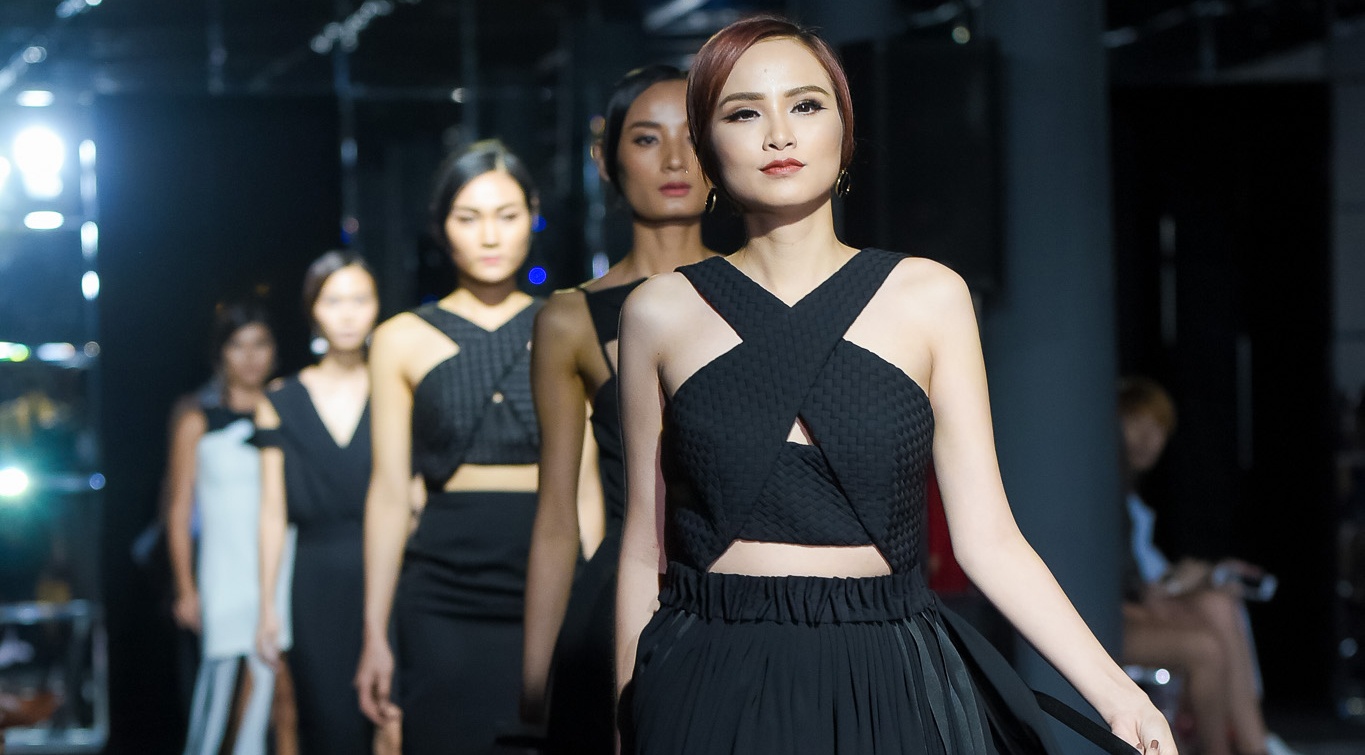 Diem Huong kieu sa tai xuat san dien hinh anh