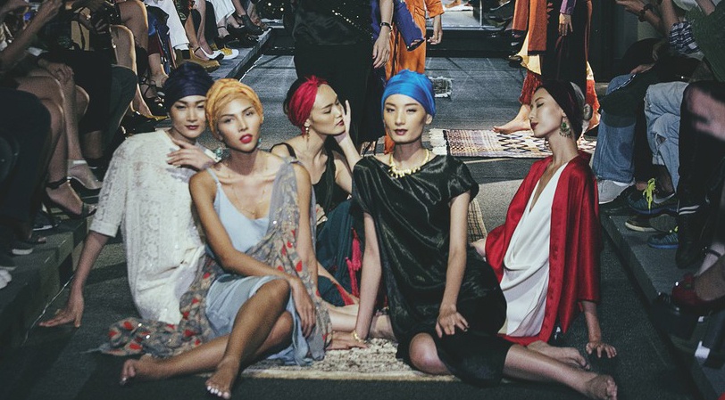 Dan mau Viet sac sao, ca tinh tren san dien o show Li Lam hinh anh