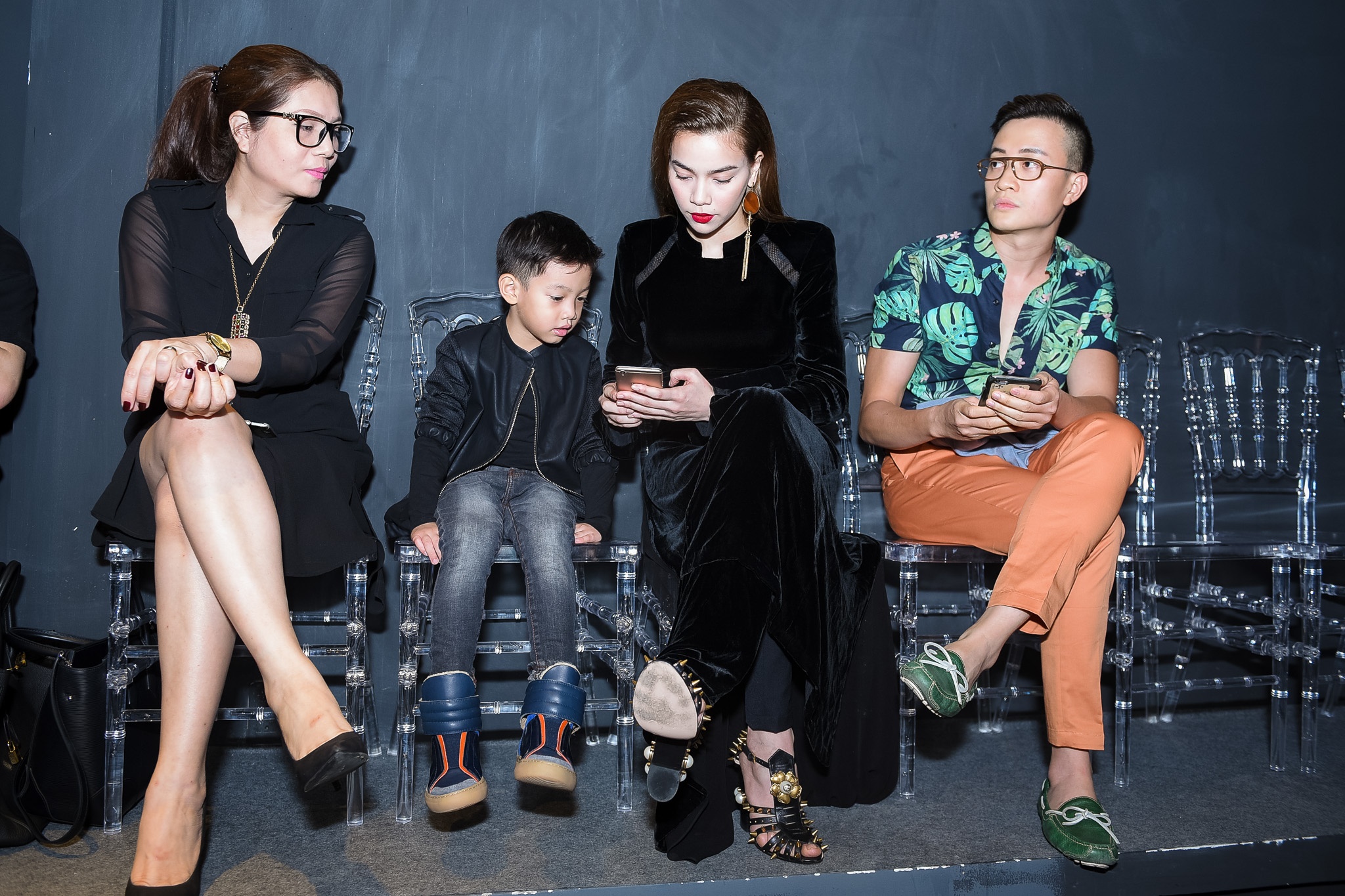 Ho Ngoc Ha dua Subeo di xem thoi trang anh 2