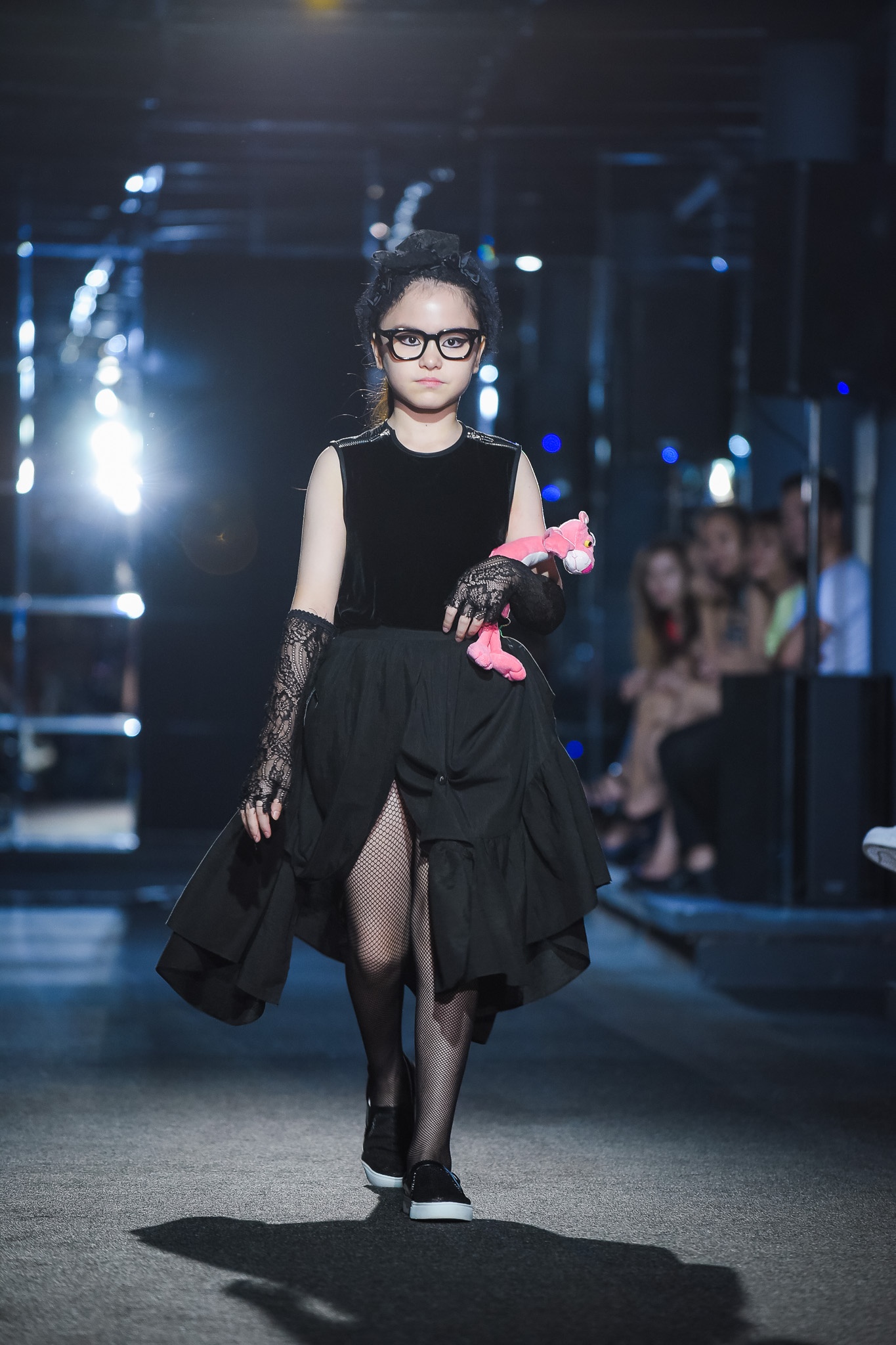 Con trai Ha Kieu Anh dien thoi trang anh 14