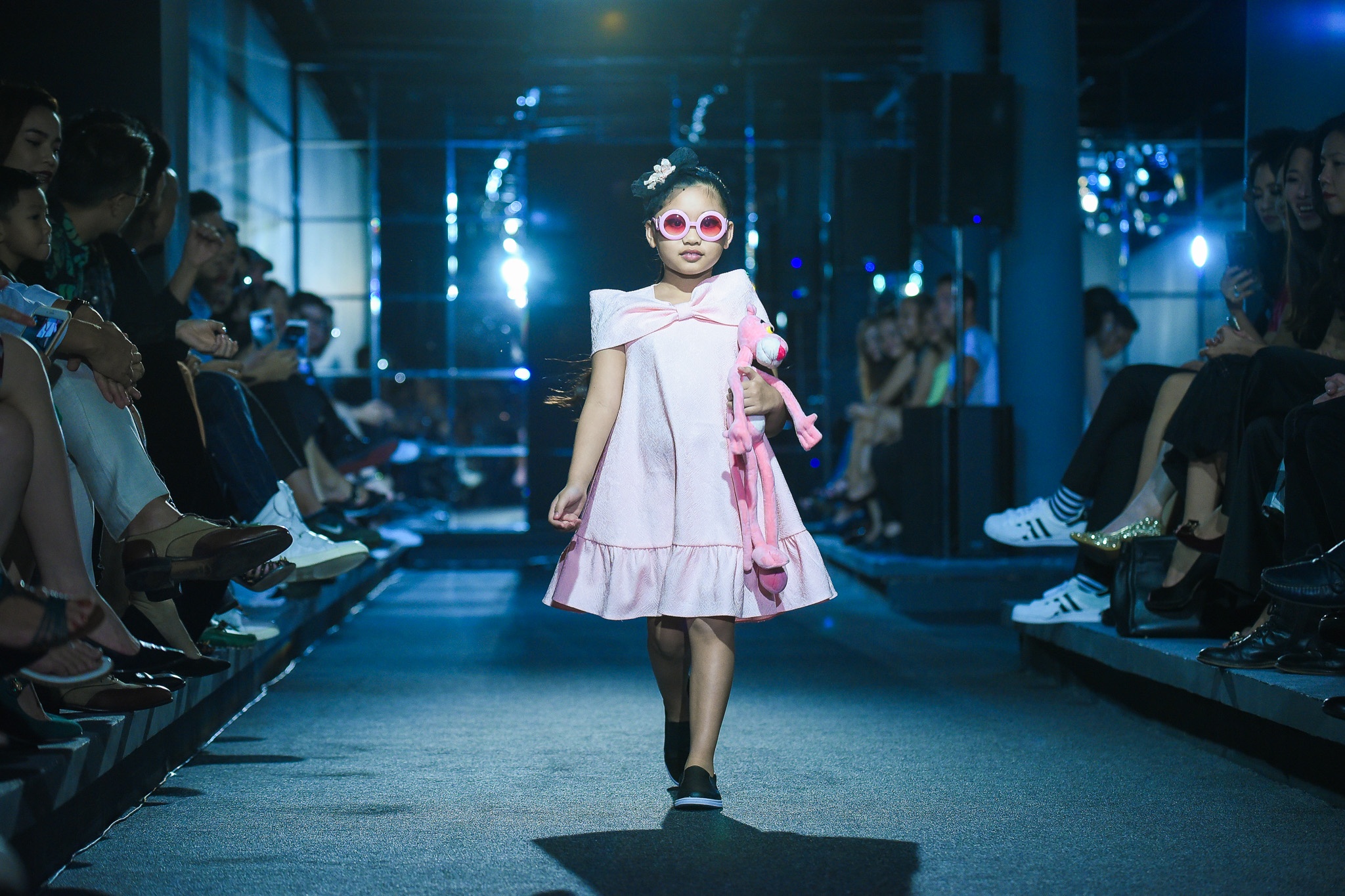 Con trai Ha Kieu Anh dien thoi trang anh 5