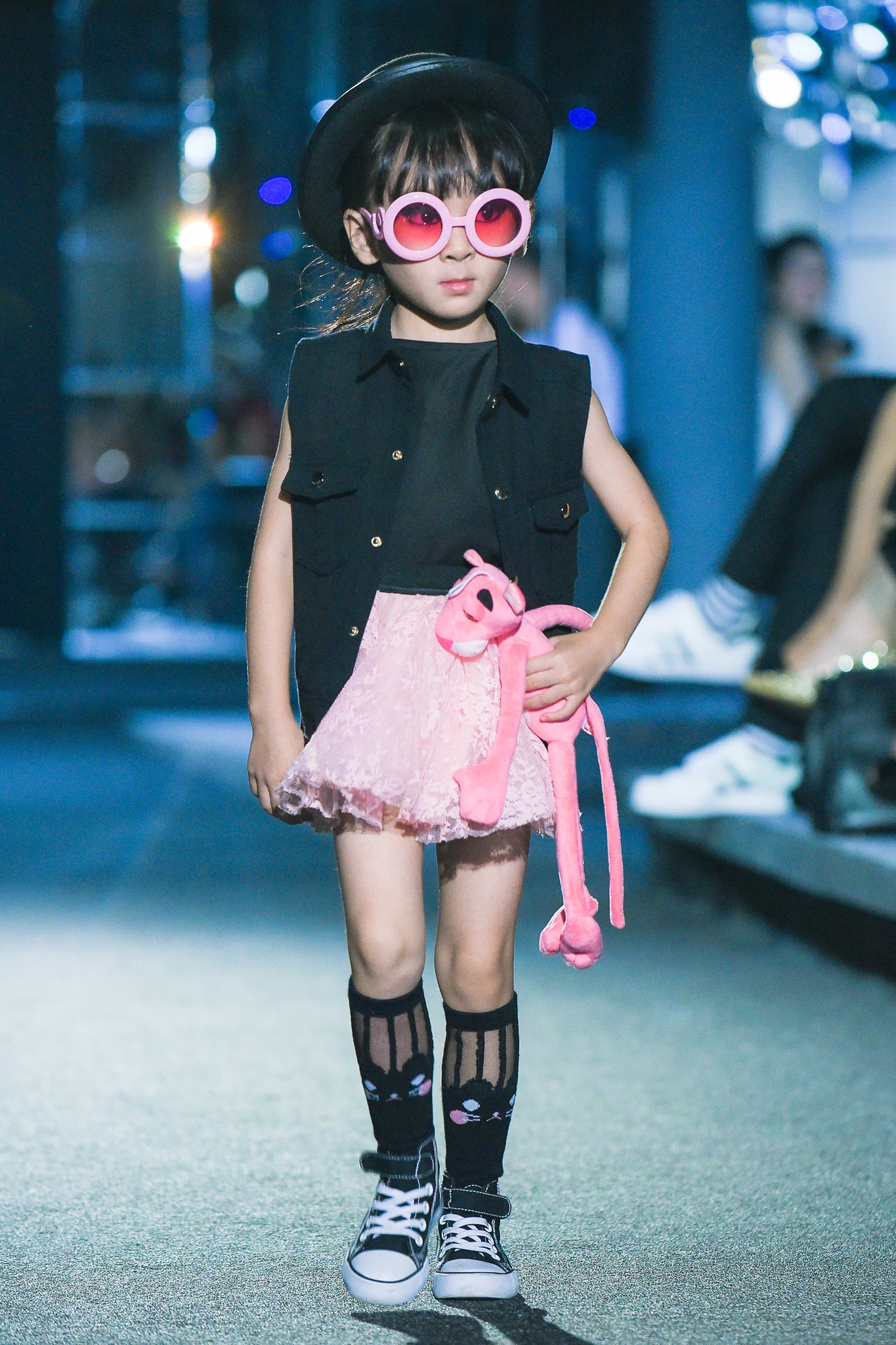 Con trai Ha Kieu Anh dien thoi trang anh 6