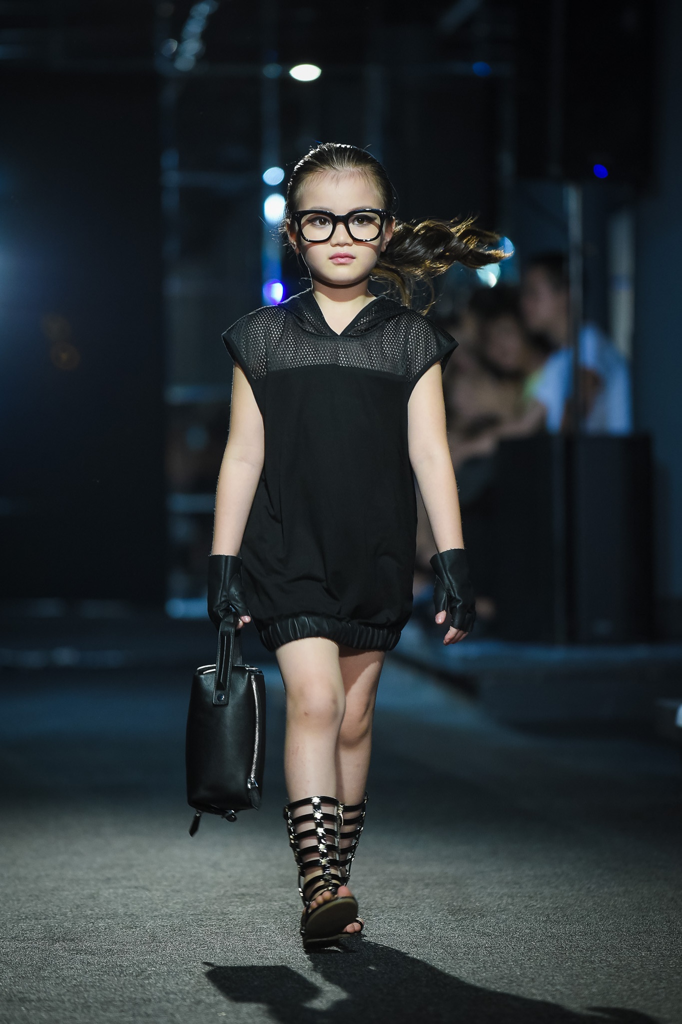 Con trai Ha Kieu Anh dien thoi trang anh 10