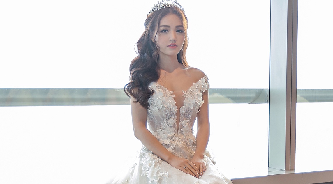 Ba xa Quang Tuan duyen dang voi hai bo vay cuoi co dien hinh anh