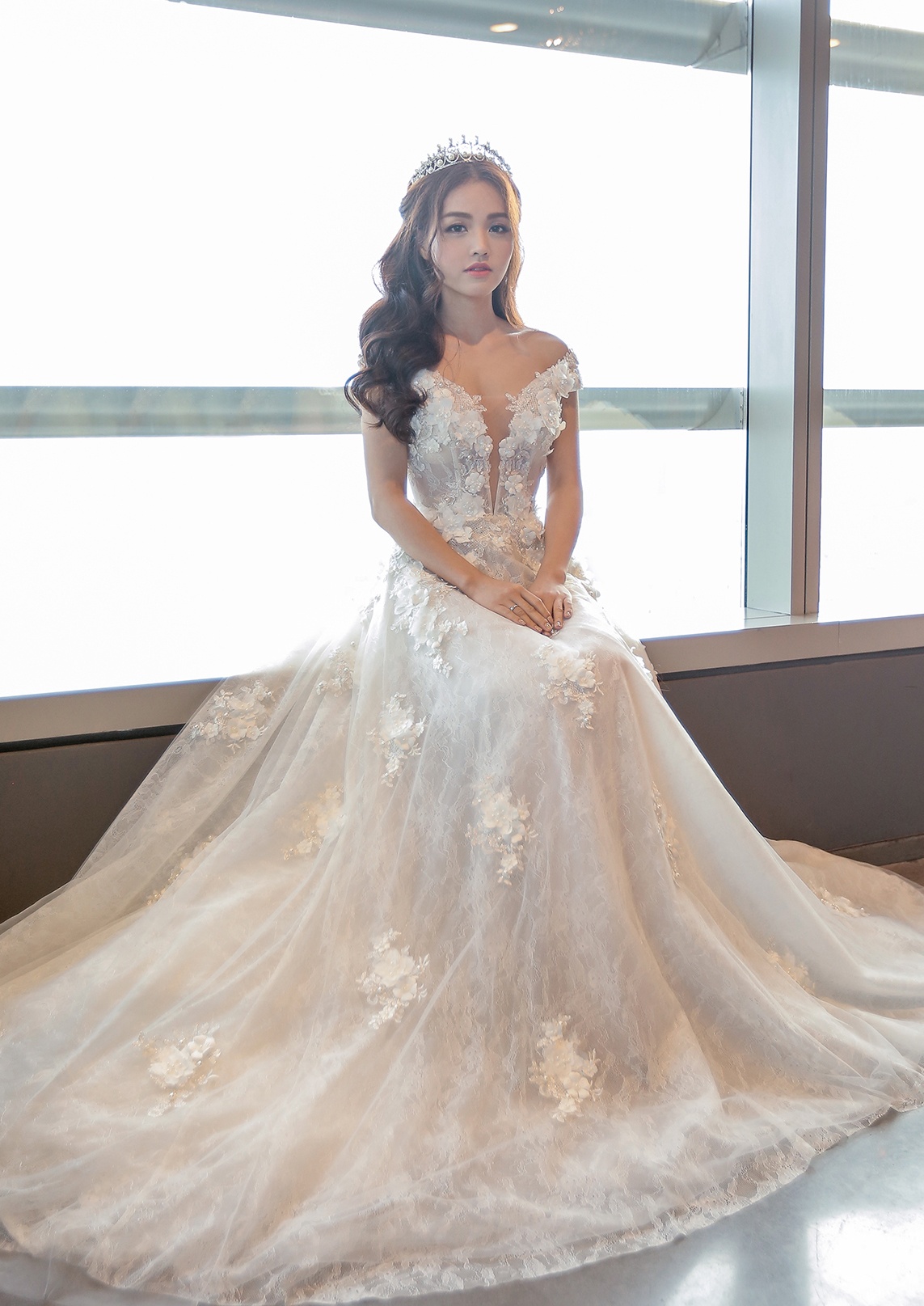 Hai vay cuoi tinh te cua Linh Phi anh 2