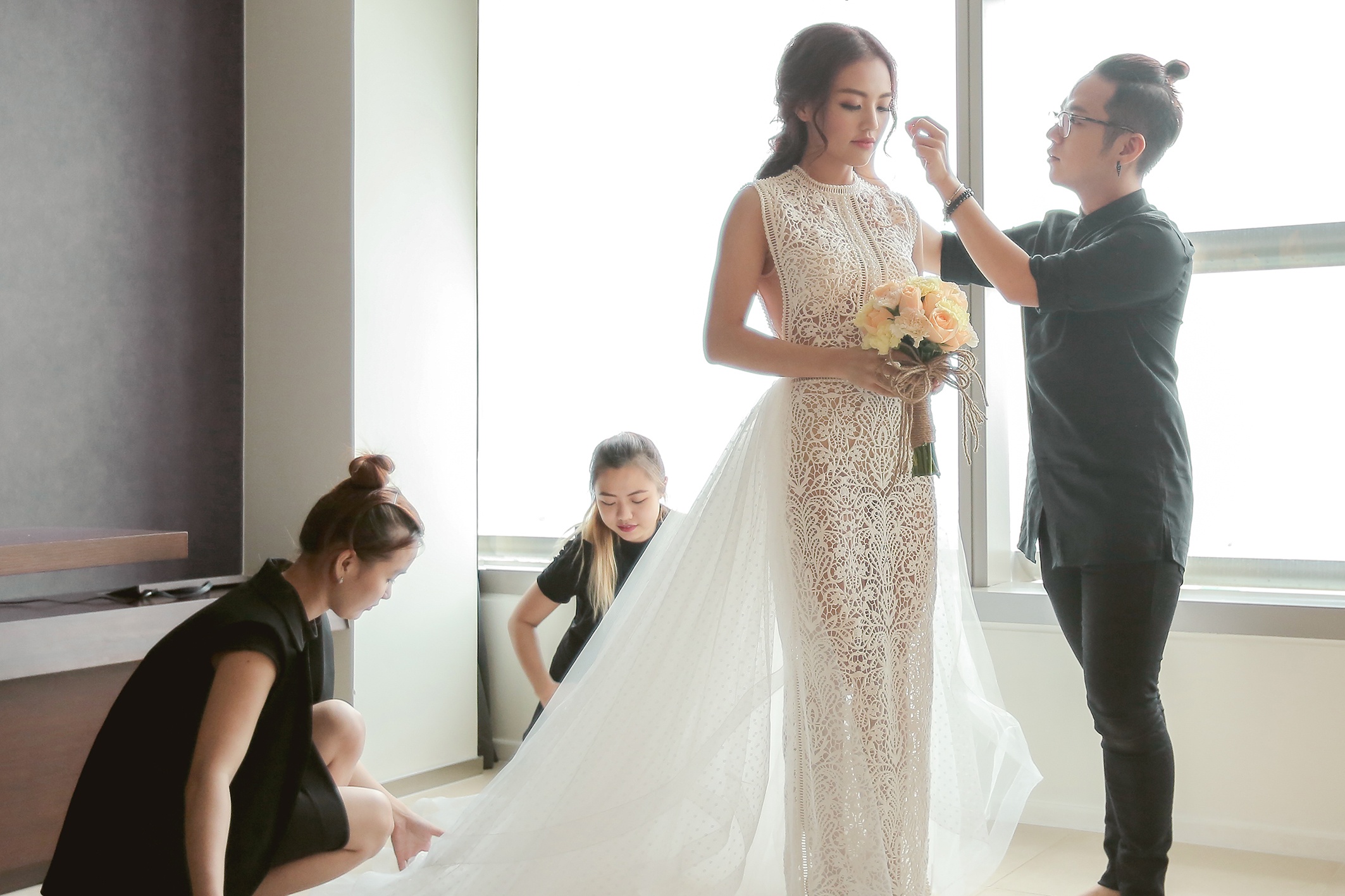 Hai vay cuoi tinh te cua Linh Phi anh 3