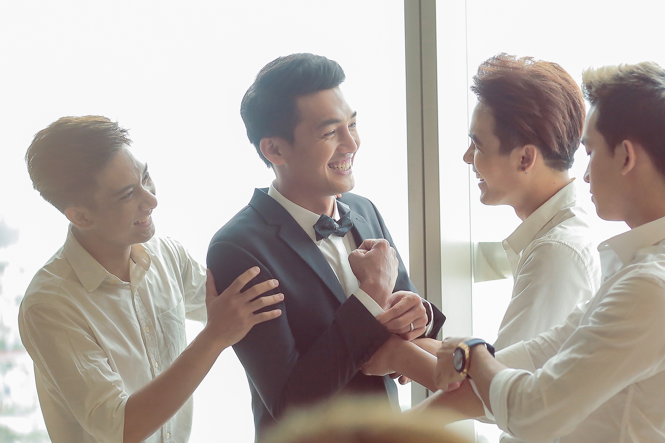 Hai vay cuoi tinh te cua Linh Phi anh 6