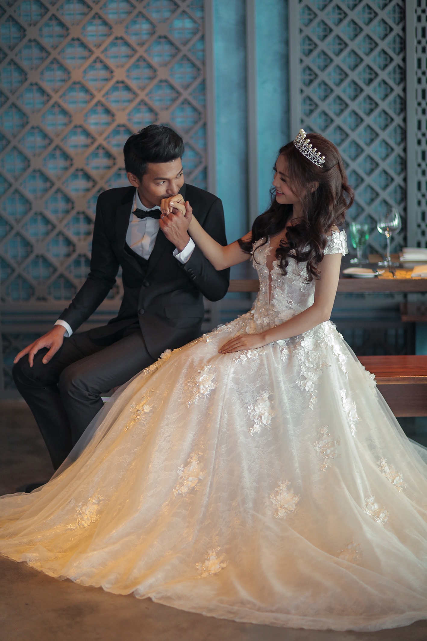 Hai vay cuoi tinh te cua Linh Phi anh 8