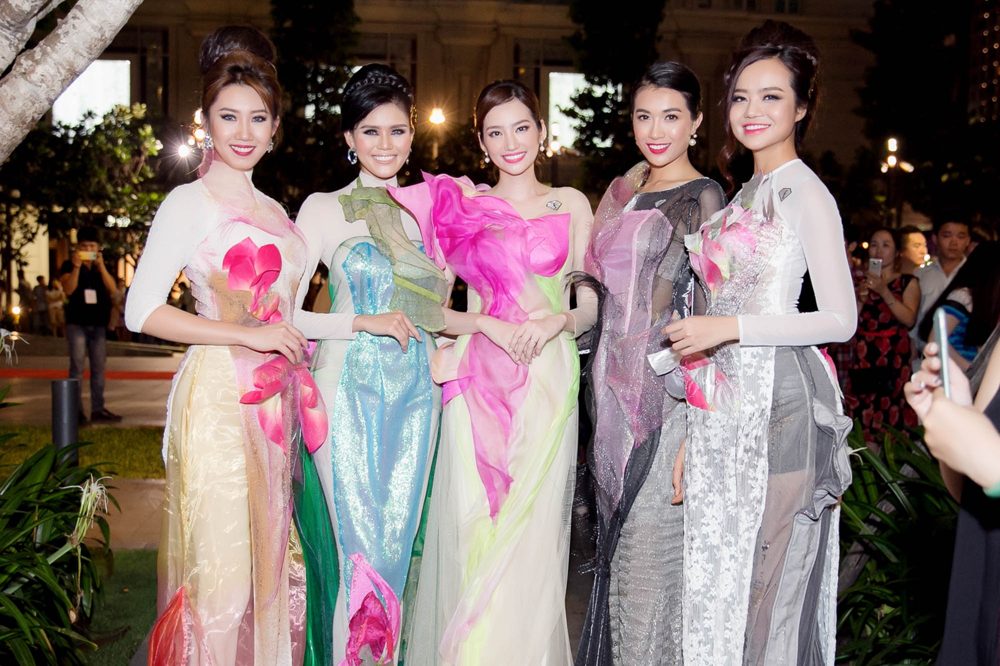 Dan mau Viet di xich lo dien thoi trang anh 6