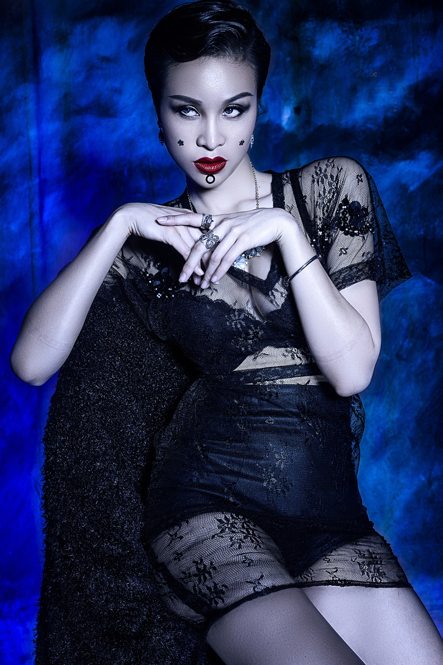 Phuong Mai sexy voi dam xuyen thau anh 1