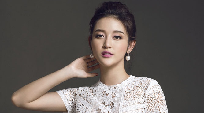 A hau Huyen My nu tinh voi dam ren hoa dang doi hinh anh