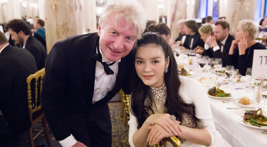 Ly Nha Ky noi bat o tiec tai Cannes hinh anh