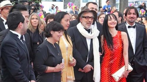 Đừng dở hơi mang vali tiền đến đốt ở Cannes ảnh 2 Dung do hoi mang vali tien den dot o Cannes anh 2