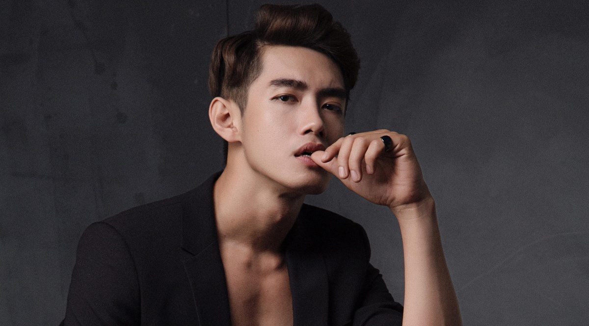 Quang Dang lot xac voi hinh tuong quy ong truong thanh hinh anh