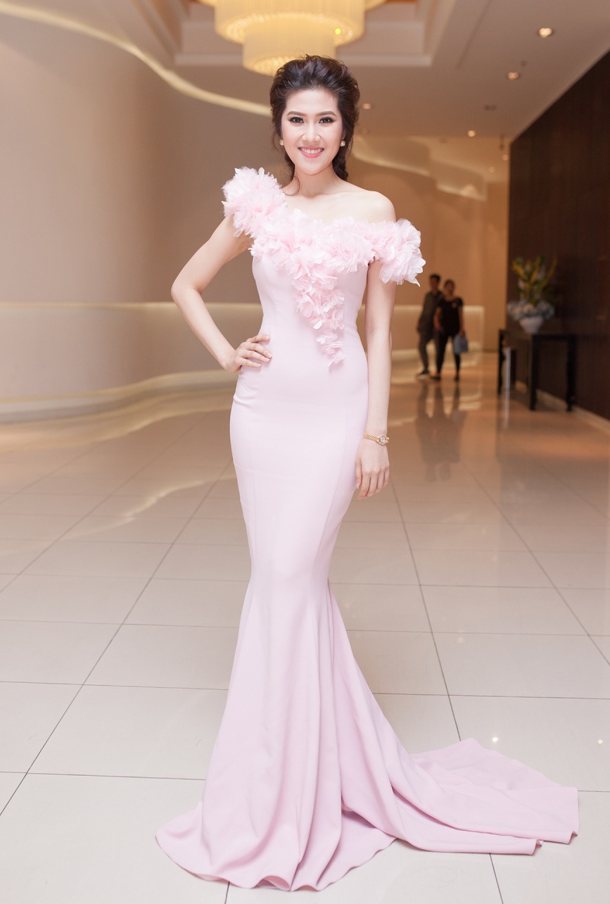 Angela Phuong Trinh,  Ly Nha Ky mac dep nhat tuan qua anh 6