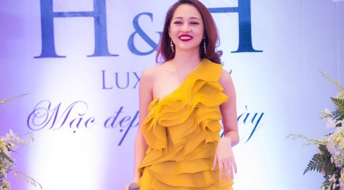 Bao Anh lot nhom sao nu mac xau nhat tuan qua hinh anh