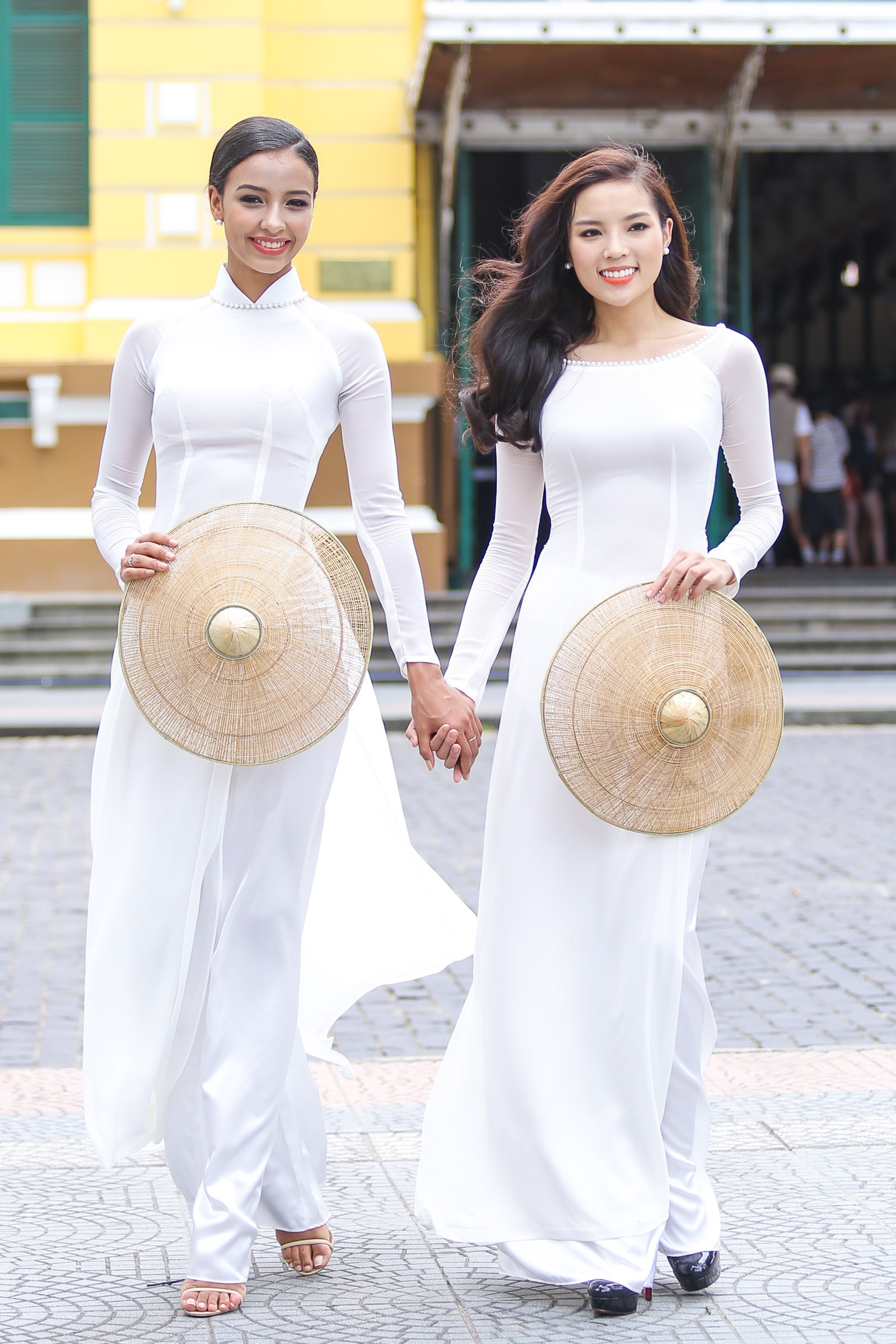 Hoa hậu Pháp diện áo dài trắng ảnh 7 Hoa hau Phap dien ao dai trang anh 7