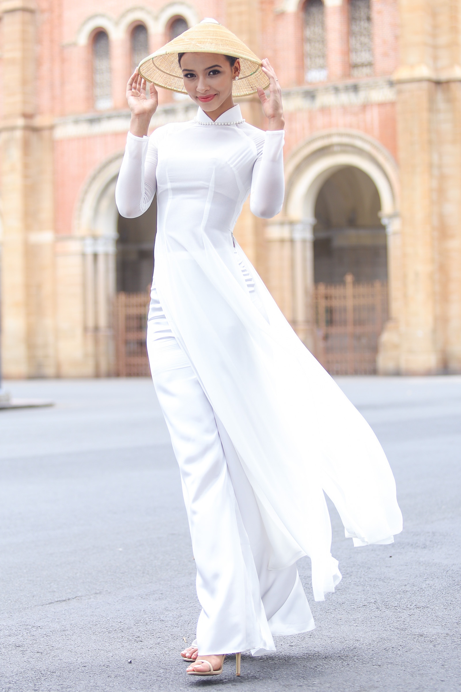 Hoa hậu Pháp diện áo dài trắng ảnh 8 Hoa hau Phap dien ao dai trang anh 8