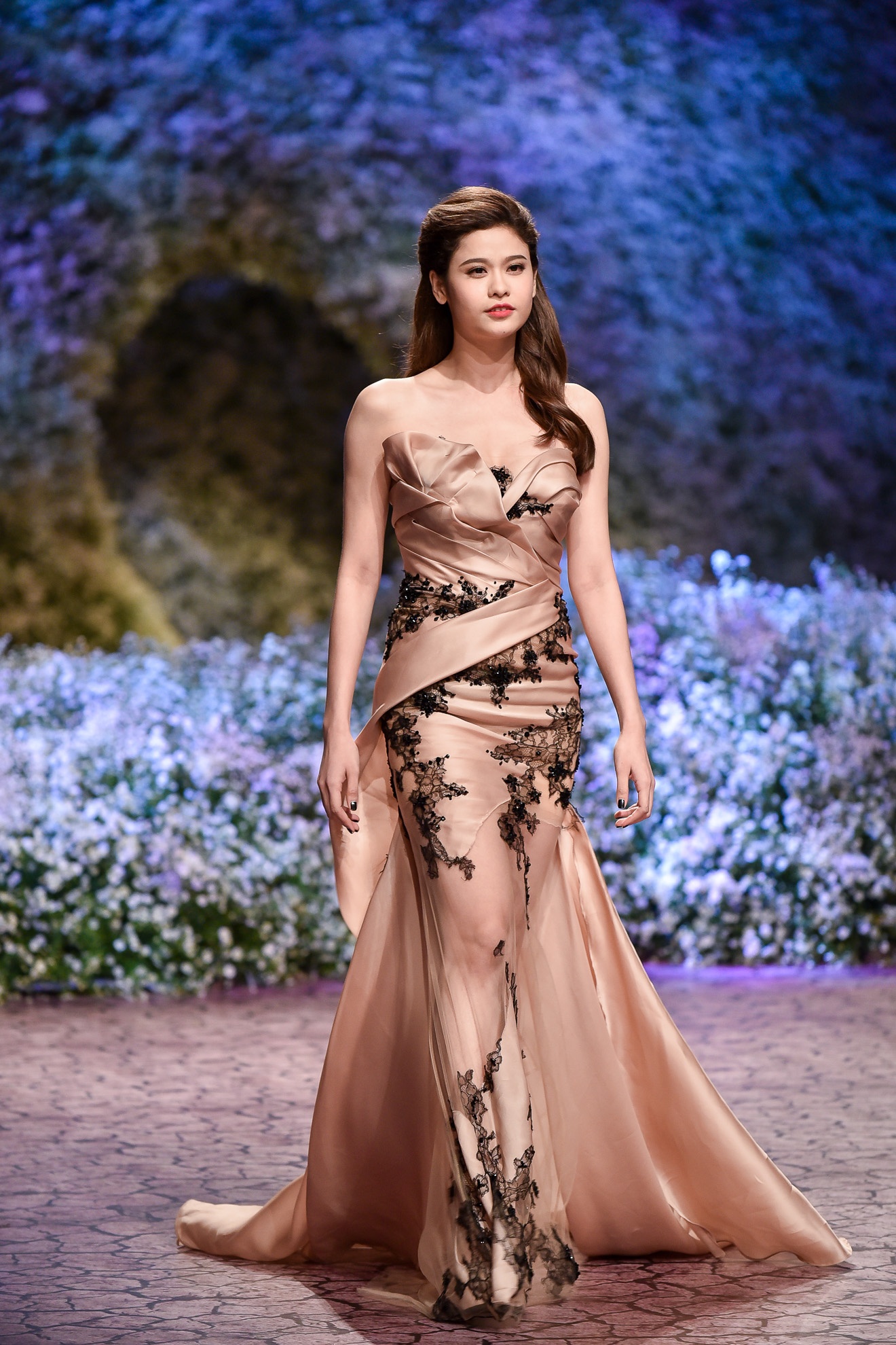 Thu Phuong trinh dien thoi trang anh 11