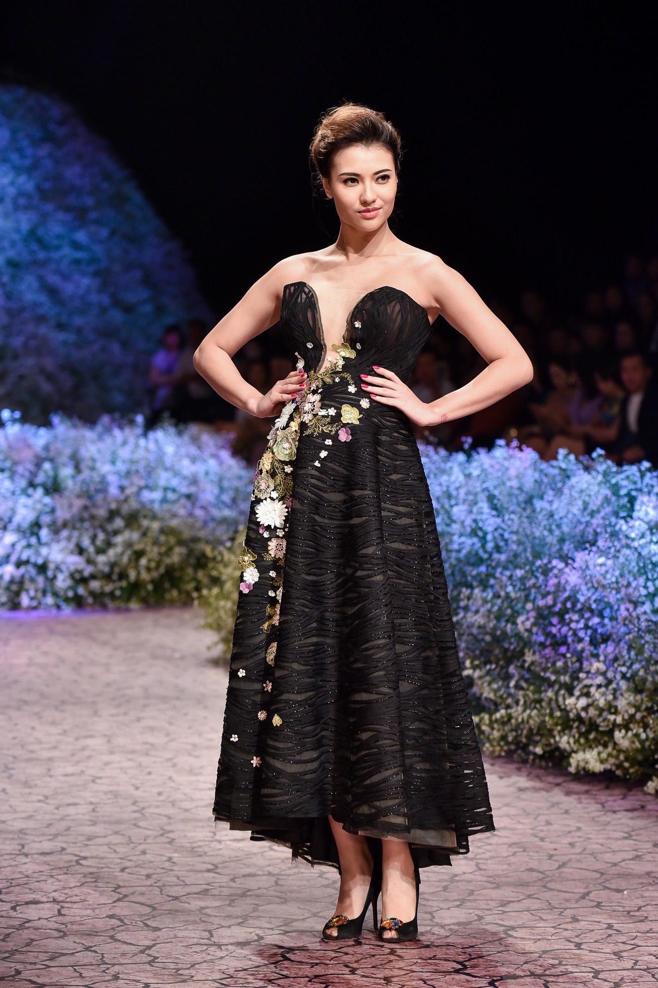 Thu Phuong trinh dien thoi trang anh 12