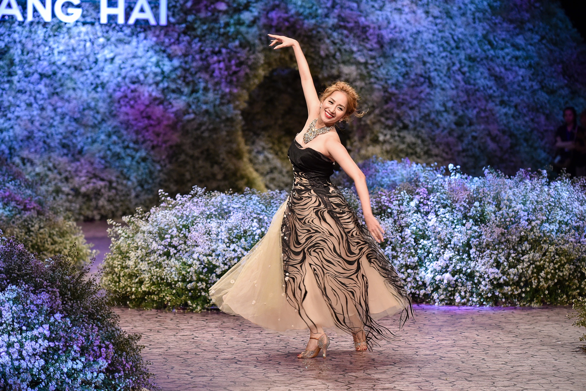 Thu Phuong trinh dien thoi trang anh 3